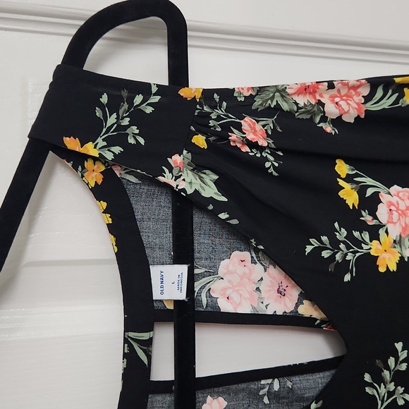 Old Navy black floral sleeveless v-neck top Size: L - Picture 4 of 7